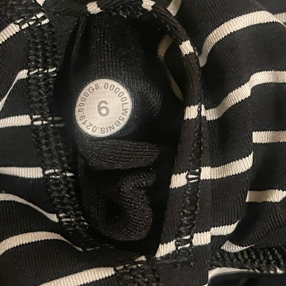 #43 Lululemon Wunder Under Pant
Parallel Stripe Black White / Black Sz 6 - Picture 6 of 12